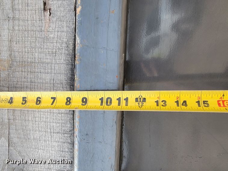 image for item JE9966 1995 Peterbilt 357  dump truck