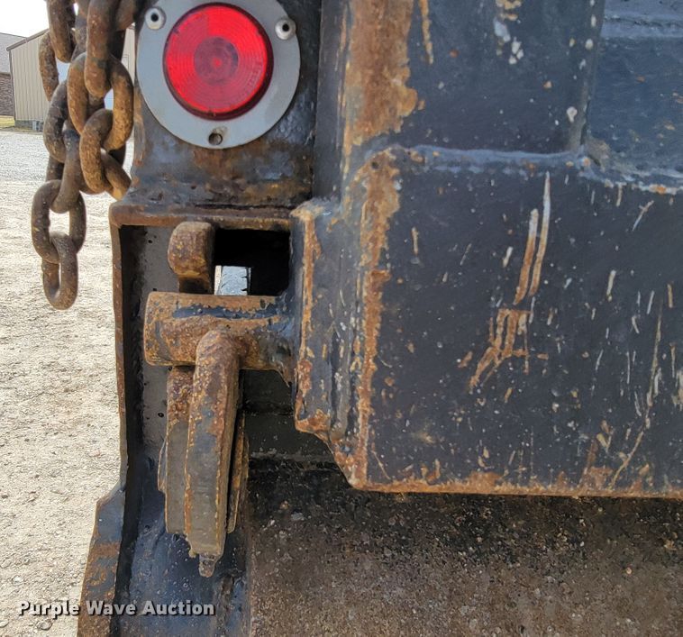 image for item JE9966 1995 Peterbilt 357  dump truck