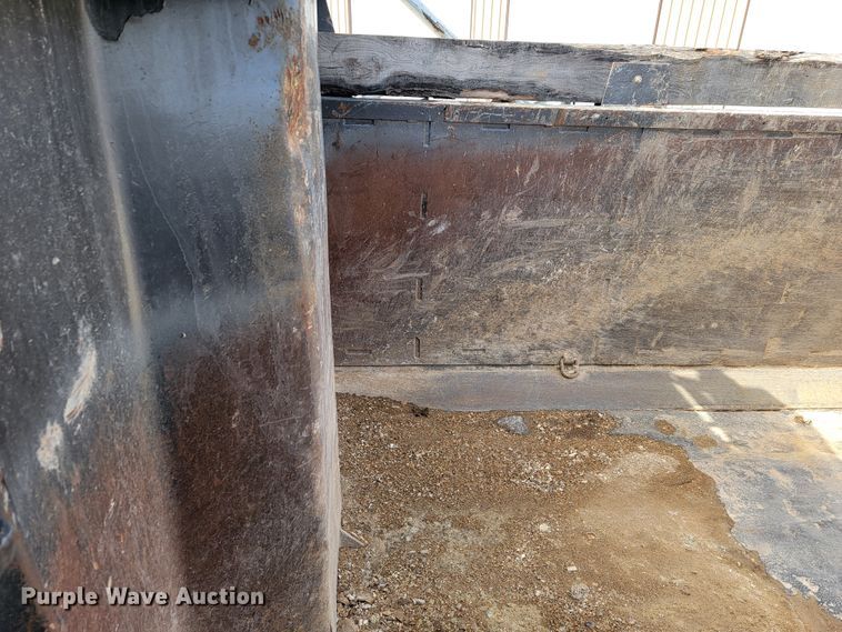 image for item JE9966 1995 Peterbilt 357  dump truck