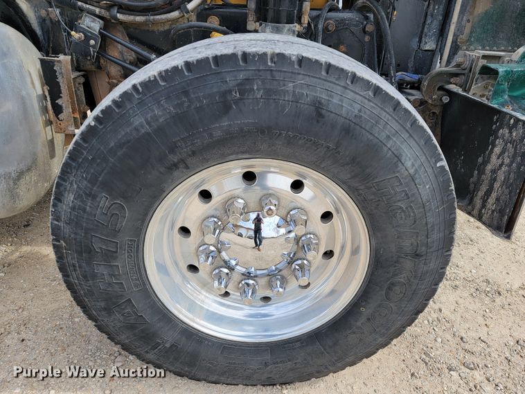 image for item JE9966 1995 Peterbilt 357  dump truck