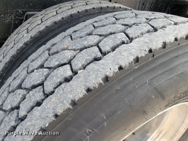 image for item JE9966 1995 Peterbilt 357  dump truck