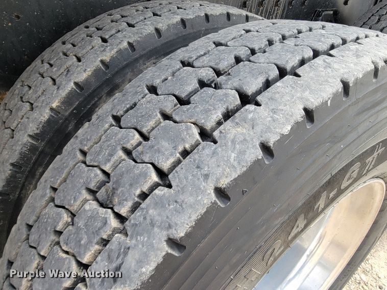 image for item JE9966 1995 Peterbilt 357  dump truck