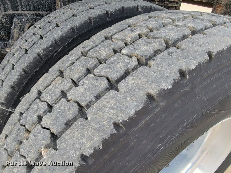 image for item JE9966 1995 Peterbilt 357  dump truck