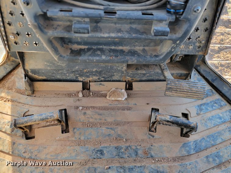 image for item JE9977 2013 John Deere 650K  dozer