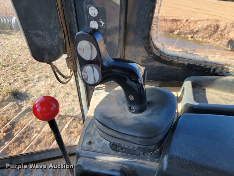 image for item JE9977 2013 John Deere 650K  dozer