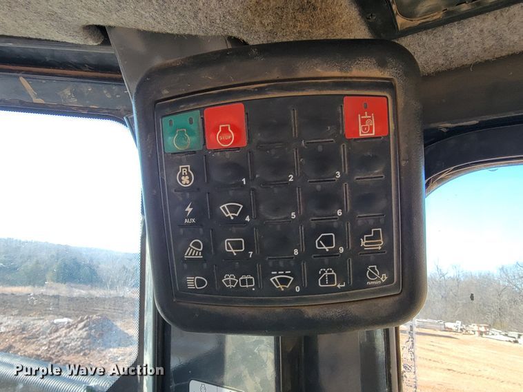 image for item JE9977 2013 John Deere 650K  dozer