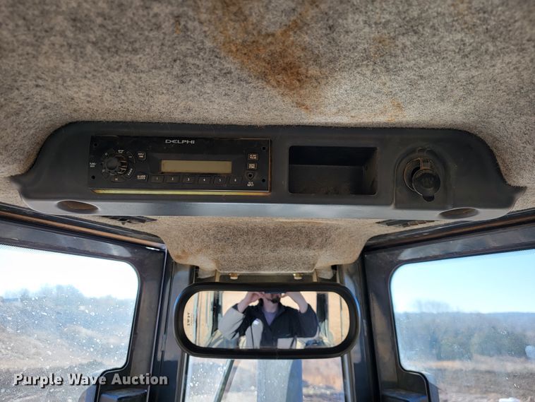 image for item JE9977 2013 John Deere 650K  dozer