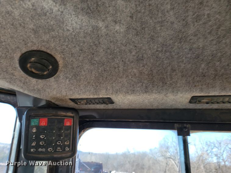 image for item JE9977 2013 John Deere 650K  dozer