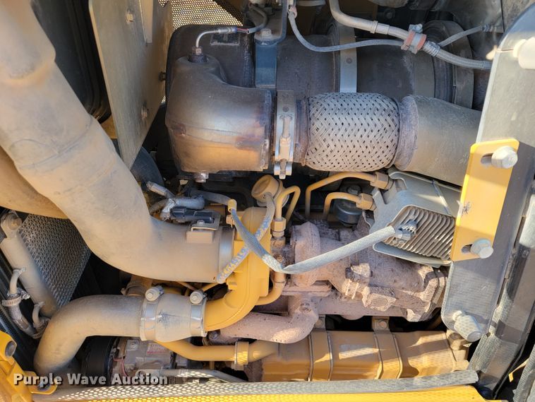 image for item JE9977 2013 John Deere 650K  dozer