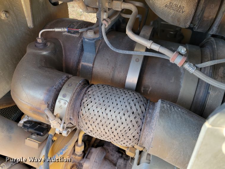 image for item JE9977 2013 John Deere 650K  dozer