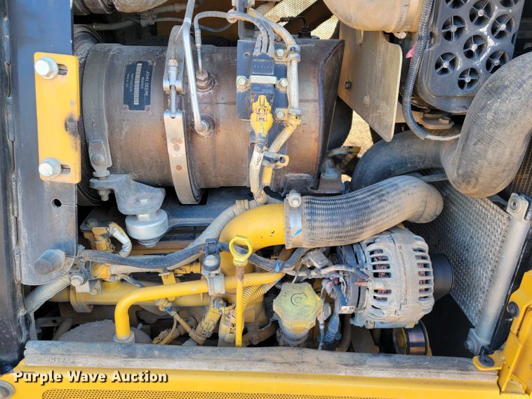 image for item JE9977 2013 John Deere 650K  dozer