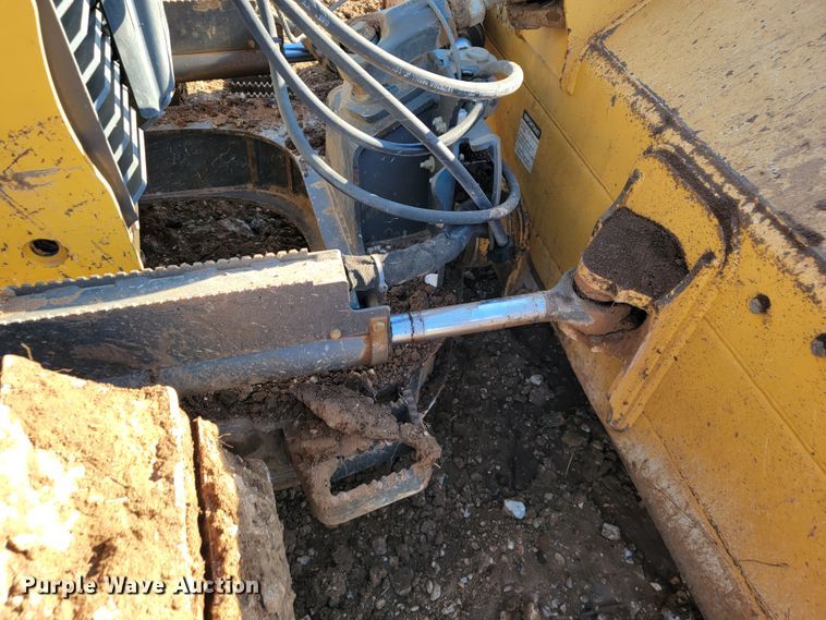 image for item JE9977 2013 John Deere 650K  dozer