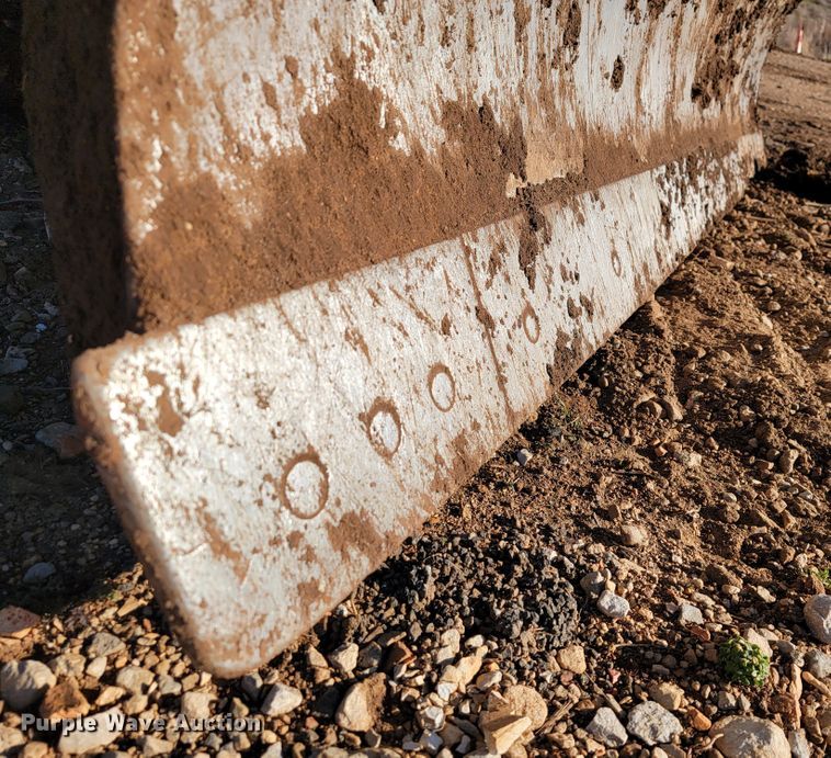 image for item JE9977 2013 John Deere 650K  dozer