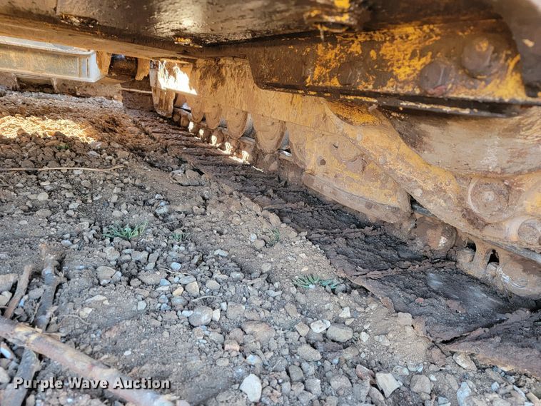 image for item JE9977 2013 John Deere 650K  dozer