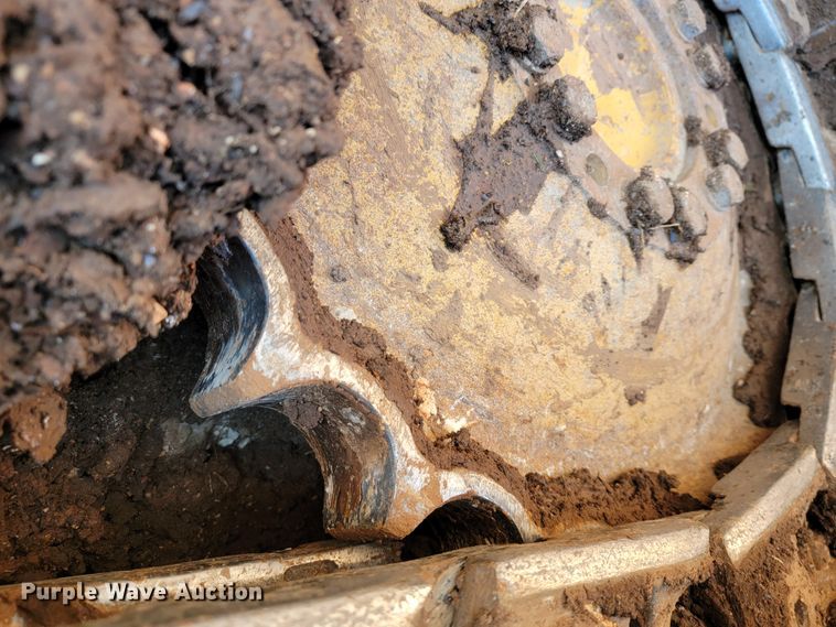 image for item JE9977 2013 John Deere 650K  dozer