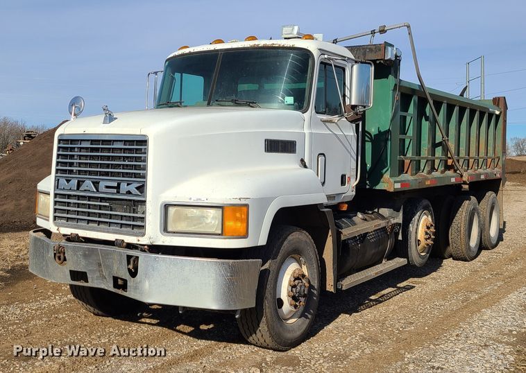 image for item JG9263 1999 Mack CH613  dump truck