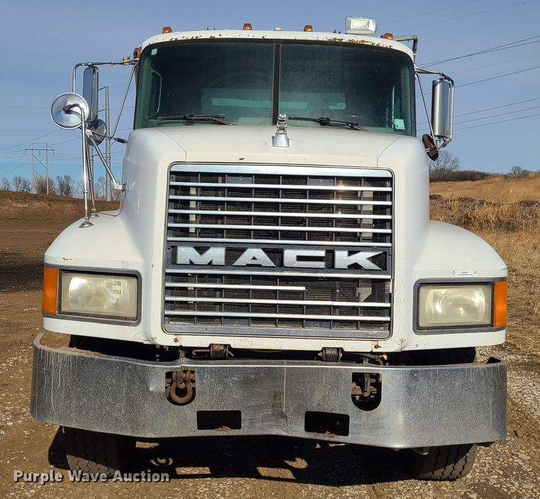 image for item JG9263 1999 Mack CH613  dump truck