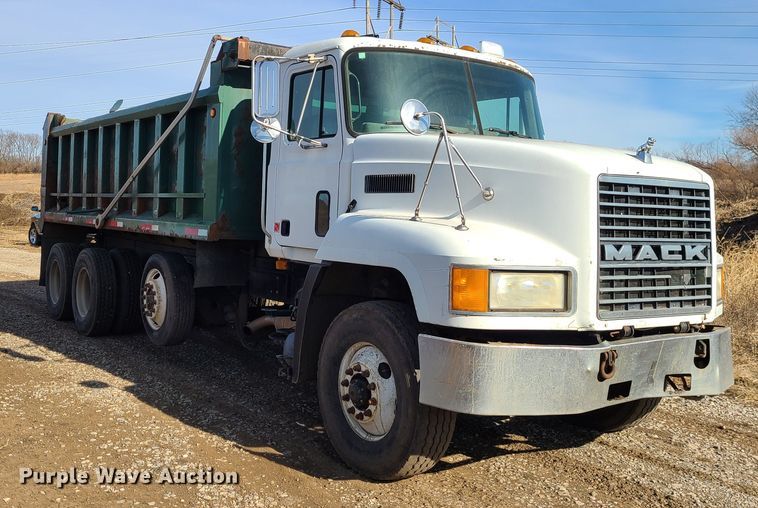image for item JG9263 1999 Mack CH613  dump truck