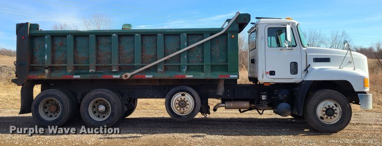 image for item JG9263 1999 Mack CH613  dump truck
