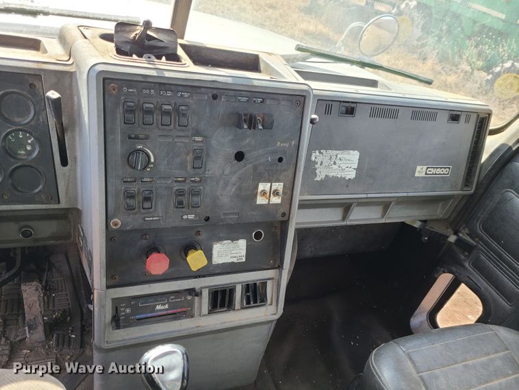 image for item JG9263 1999 Mack CH613  dump truck