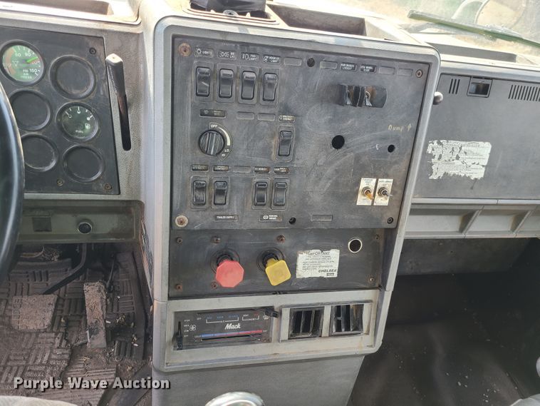 image for item JG9263 1999 Mack CH613  dump truck