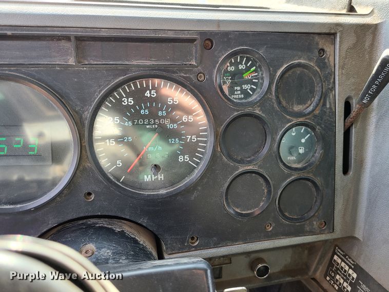 image for item JG9263 1999 Mack CH613  dump truck