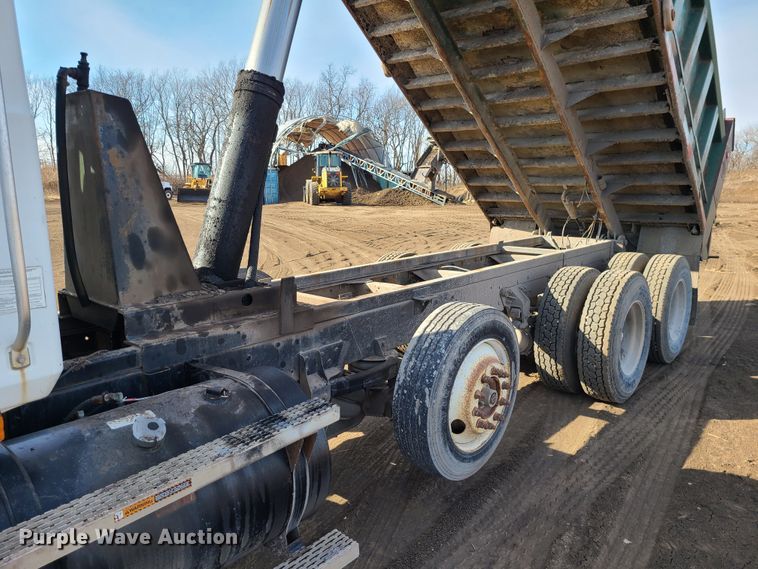 image for item JG9263 1999 Mack CH613  dump truck