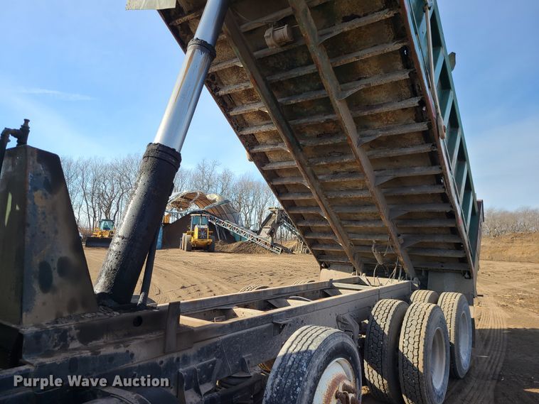 image for item JG9263 1999 Mack CH613  dump truck