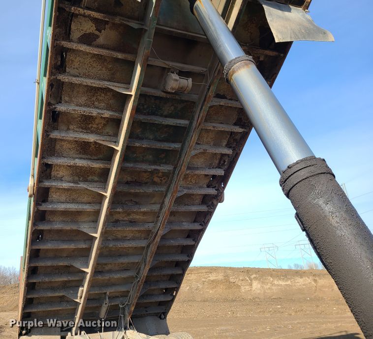 image for item JG9263 1999 Mack CH613  dump truck