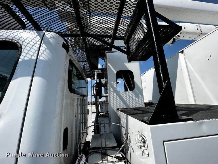 image for item JH9275 2011 Freightliner Business Class M2  forestry bucket truck