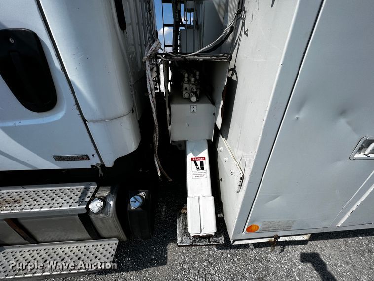 image for item JH9275 2011 Freightliner Business Class M2  forestry bucket truck