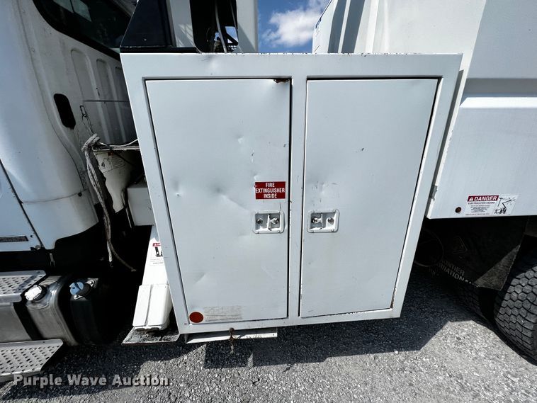 image for item JH9275 2011 Freightliner Business Class M2  forestry bucket truck