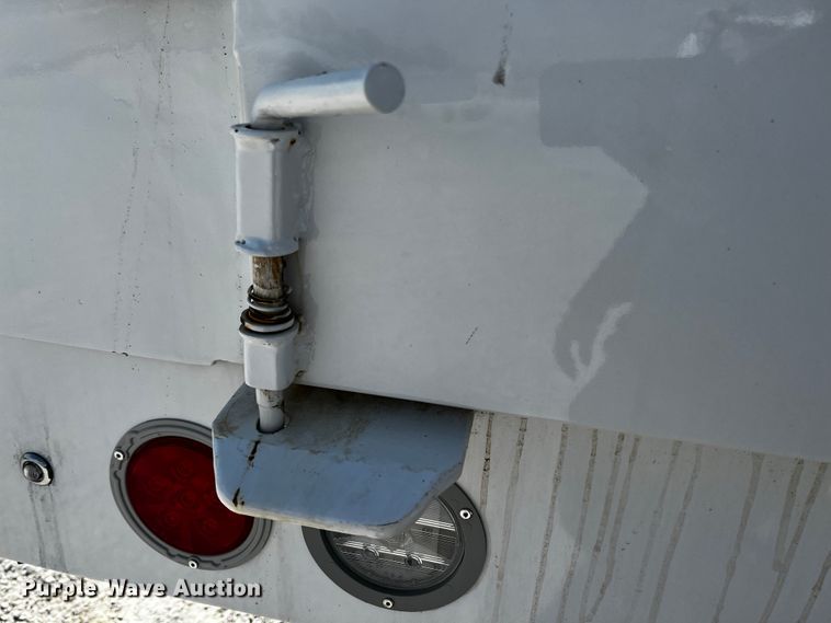 image for item JH9275 2011 Freightliner Business Class M2  forestry bucket truck