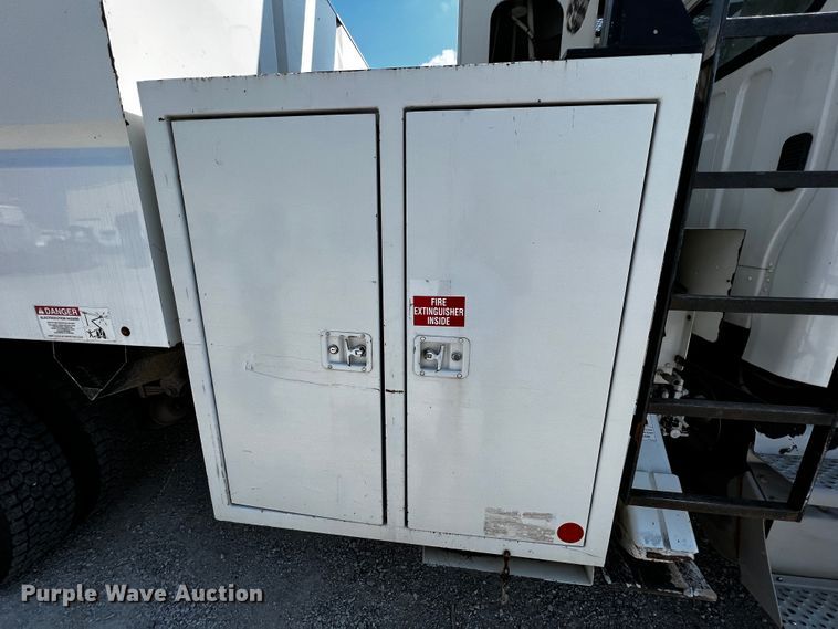 image for item JH9275 2011 Freightliner Business Class M2  forestry bucket truck