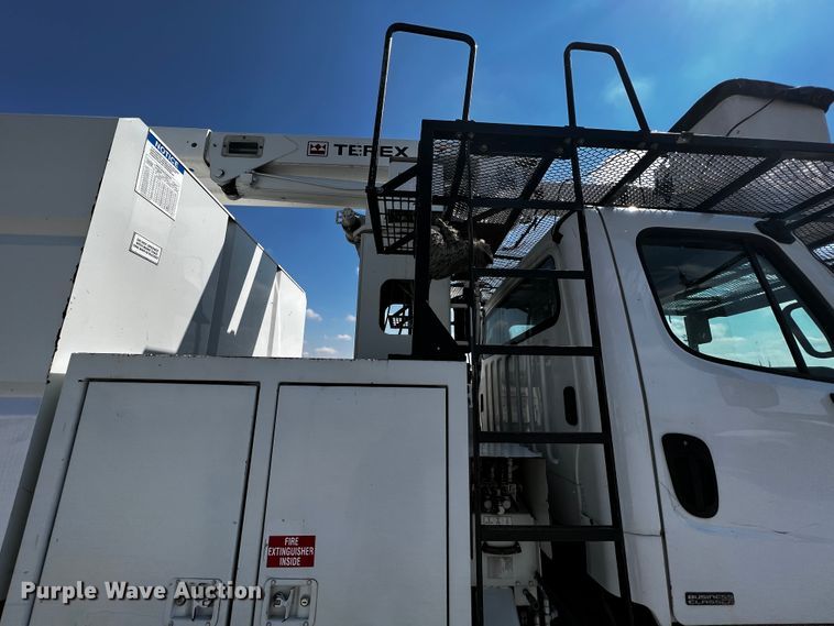 image for item JH9275 2011 Freightliner Business Class M2  forestry bucket truck