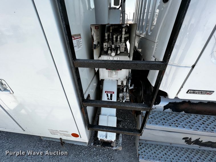 image for item JH9275 2011 Freightliner Business Class M2  forestry bucket truck