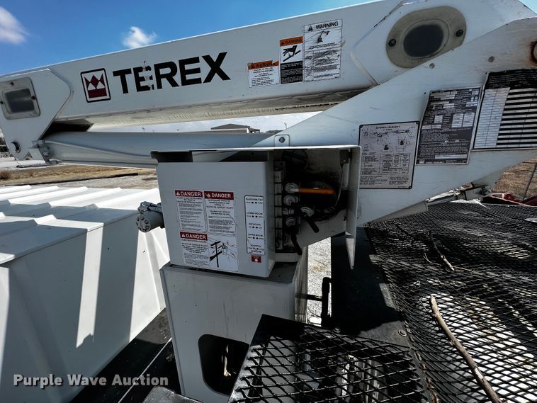 image for item JH9275 2011 Freightliner Business Class M2  forestry bucket truck