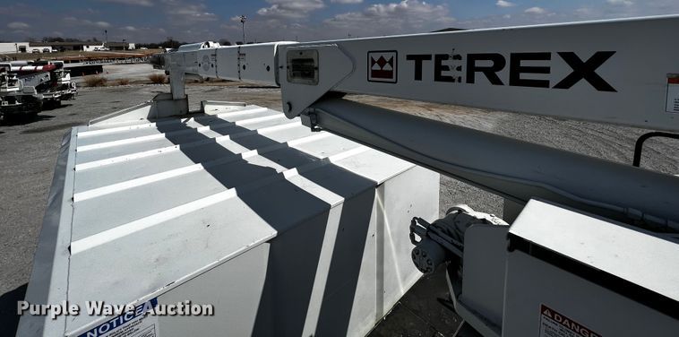 image for item JH9275 2011 Freightliner Business Class M2  forestry bucket truck