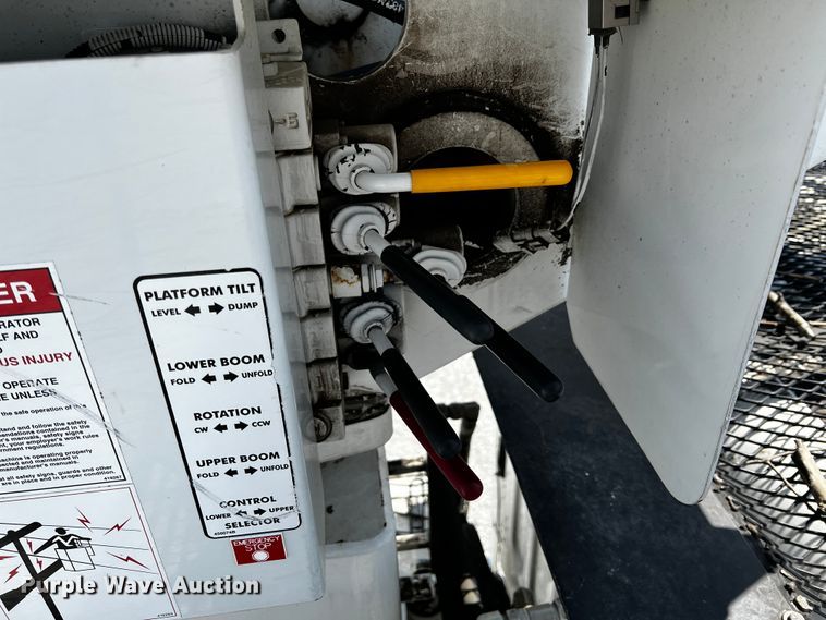 image for item JH9275 2011 Freightliner Business Class M2  forestry bucket truck