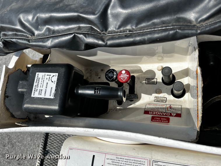 image for item JH9275 2011 Freightliner Business Class M2  forestry bucket truck