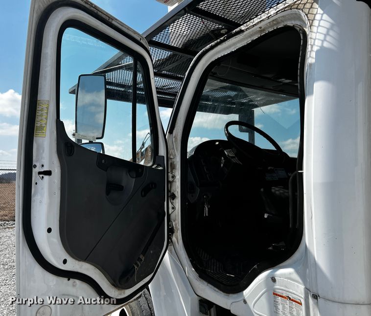 image for item JH9275 2011 Freightliner Business Class M2  forestry bucket truck