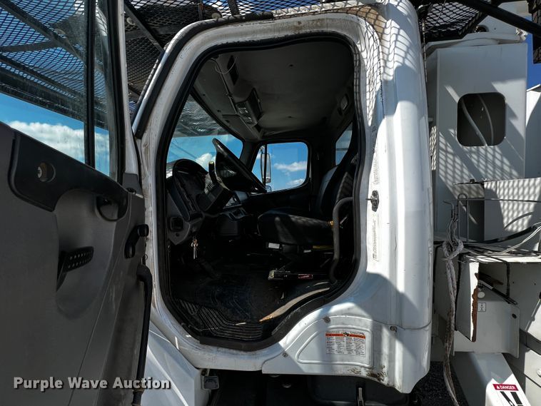 image for item JH9275 2011 Freightliner Business Class M2  forestry bucket truck