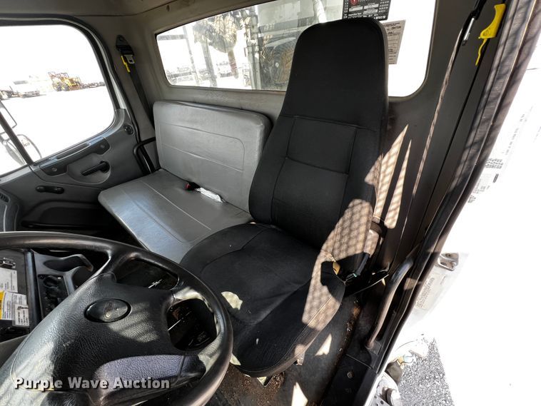 image for item JH9275 2011 Freightliner Business Class M2  forestry bucket truck