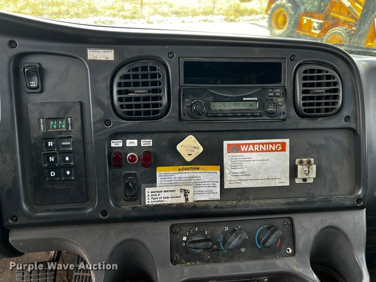 image for item JH9275 2011 Freightliner Business Class M2  forestry bucket truck