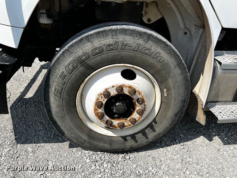 image for item JH9275 2011 Freightliner Business Class M2  forestry bucket truck