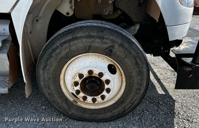 image for item JH9275 2011 Freightliner Business Class M2  forestry bucket truck