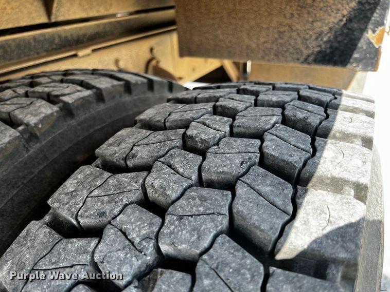 image for item JH9275 2011 Freightliner Business Class M2  forestry bucket truck