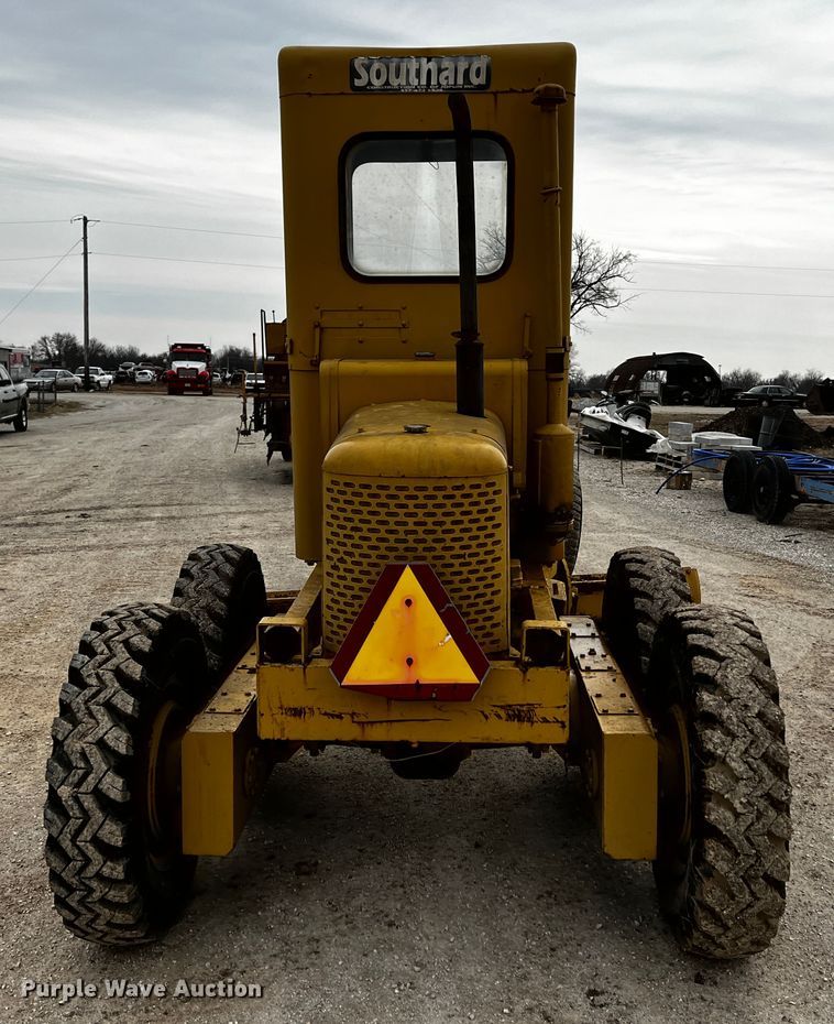 image for item JH9292 Allis-Chalmers  rigid frame motor grader