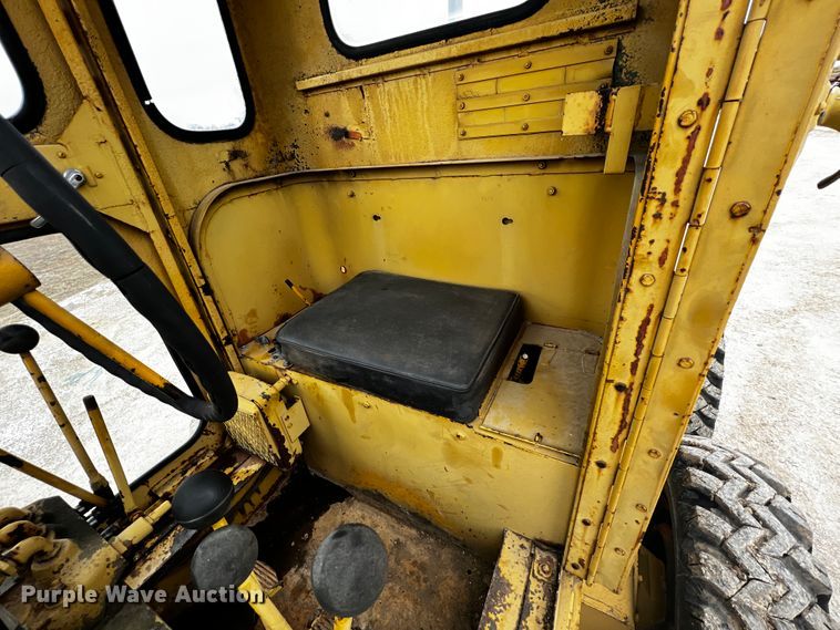 image for item JH9292 Allis-Chalmers  rigid frame motor grader