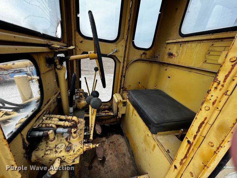 image for item JH9292 Allis-Chalmers  rigid frame motor grader